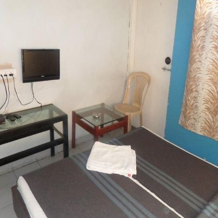 Hotel Abhishek Nashik Buitenkant foto